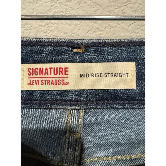NWT Levi’s Women’s Size 4 Mid Rise Straight Denim Jeans Blue Wash - Picture 5 of 6